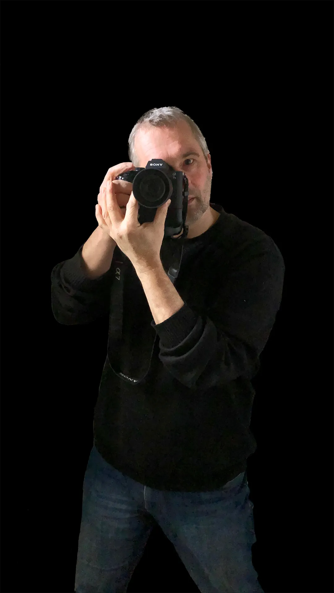 Ronald Clauss, Hochzeitsfotograf von Isarherz Weddings, mit der Kamera